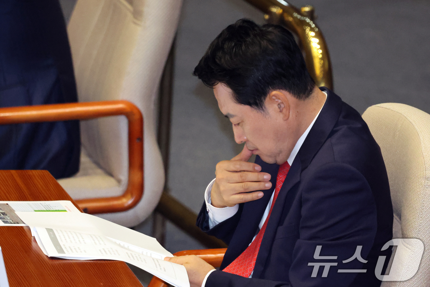 (서울=뉴스1) 황기선 기자 = 장동혁 국민의힘 대표가 3일 오후 서울 여의도 국회에서 열린 제439회국회(정기회) 제2차 본회의에서 생각에 잠겨 있다.  2026.9.3/뉴스1