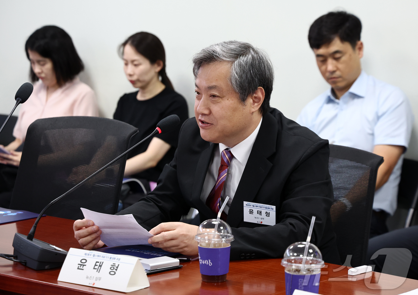 (서울=뉴스1) 최지환 기자 = 윤태형 뉴스1 상무가 3일 오후 서울 여의도 국회에서 뉴스1과 더불어민주당 서영석 의원 주최로 열린 제2회 K-헬스케어 의료기기 활성화 포럼에서 환 …