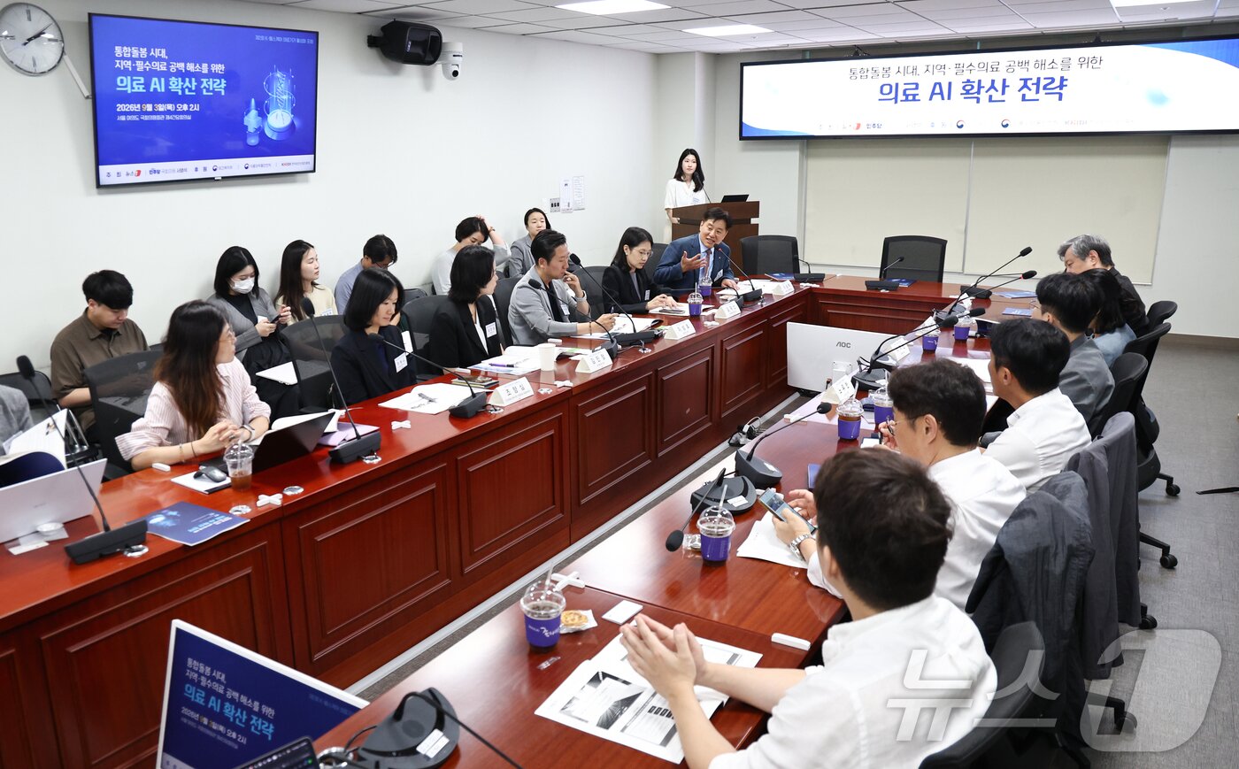 본문 이미지 - 이승복 한국분자세포생물학회 회장이 3일 오후 서울 여의도 국회에서 뉴스1과 더불어민주당 서영석 의원 주최로 열린 제2회 K-헬스케어 의료기기 활성화 포럼에서 축사를 하고 있다. 2026.9.3 ⓒ 뉴스1 최지환 기자
