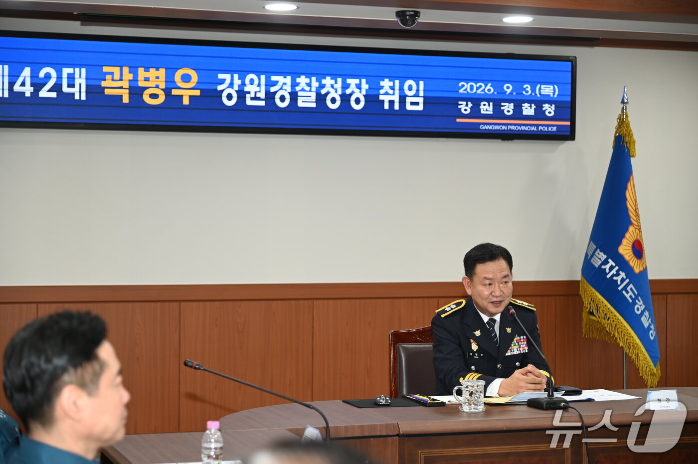 본문 이미지 - 곽병우 제42대 강원경찰청장이 3일 취임식을 갖고 본격 업무에 돌입했다.(강원경찰청 제공. 재판매 및 DB금지)/뉴스1