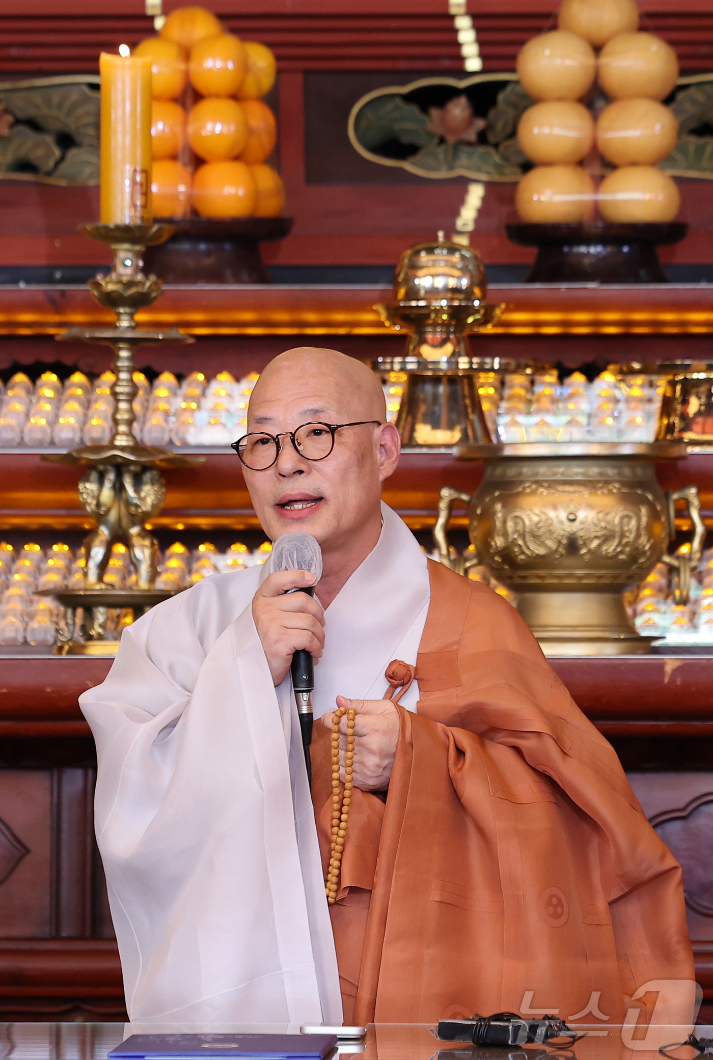 (서울=뉴스1) 김성진 기자 = 제38대 대한불교조계종 총무원장에 당선된 진우스님이 3일 서울 종로구 조계사 대웅전에서 고불식을 봉행한 후 소감을 전하고 있다. 2026.9.3/뉴 …