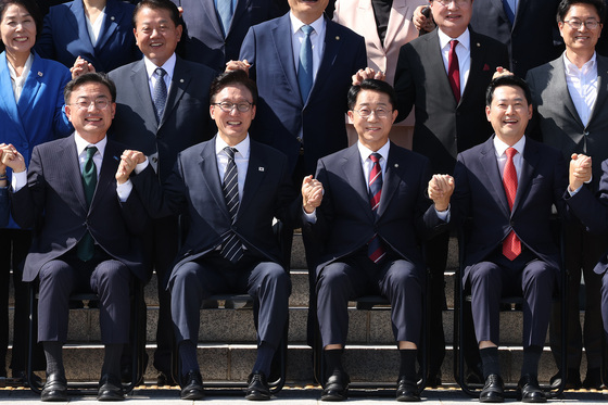 손잡은 여야
