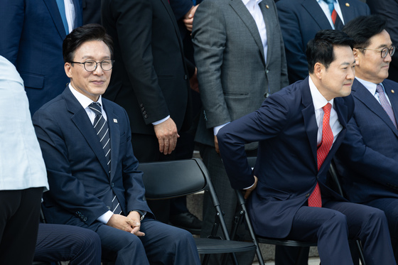 李대통령 지지율 빠져도 여야는 '제자리'…떠난 민심, 갈 곳을 못 찾았다