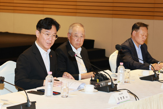 김영훈 장관 "정년연장 오늘 해도 늦어…청년 해법 함께 찾아야"