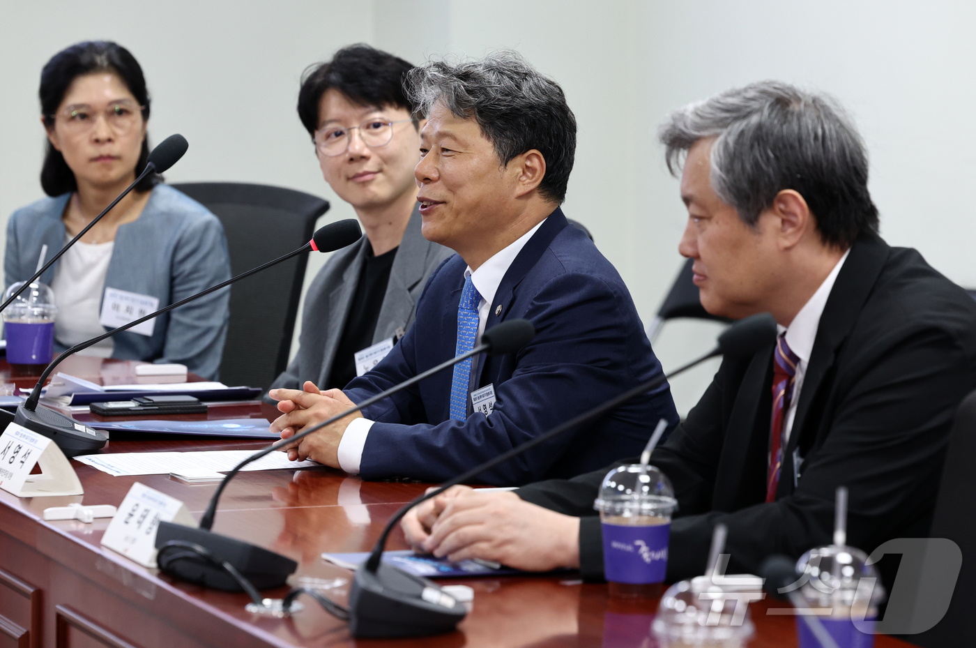 (서울=뉴스1) 최지환 기자 = 서영석 더불어민주당 의원이 3일 오후 서울 여의도 국회에서 뉴스1과 서영석 의원 주최로 열린 제2회 K-헬스케어 의료기기 활성화 포럼에서 개회사를 …