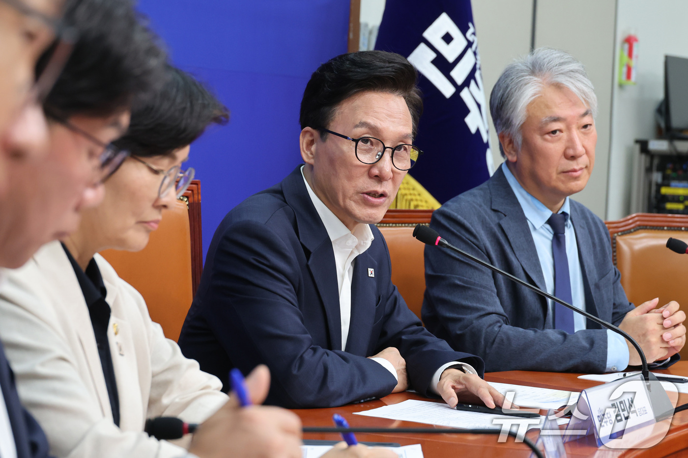 (서울=뉴스1) 신웅수 기자 = 김민석 더불어민주당 대표가 3일 서울 여의도 국회에서 열린 정치제도개혁추진단 1차 회의에서 발언하고 있다. 2026.9.3/뉴스1