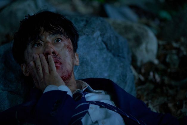 구교환, 빨간 머리에 본격 액션까지…'부활남' 스틸 공개