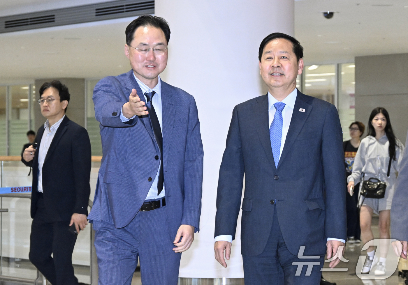 귀국하는 구윤철 부총리 새 창 열림