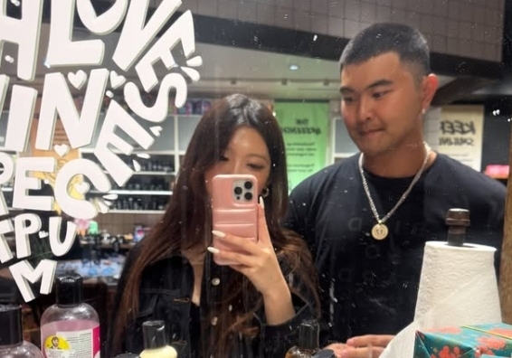 '추신수 장남' 추무빈 미모의 여친 공개…"치킨집서 일하는 모습, 첫눈에"