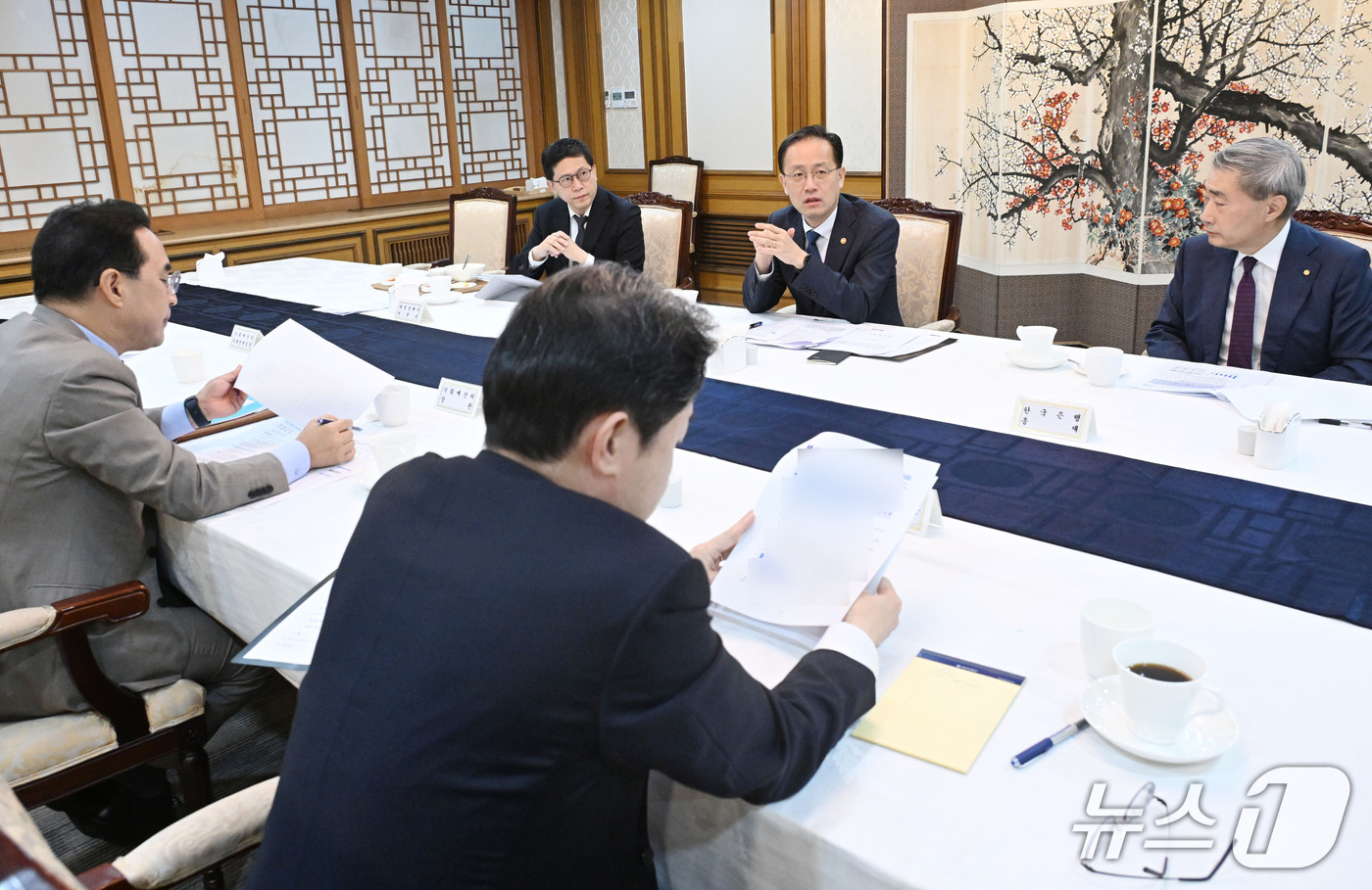 (서울=뉴스1) = 이형일 부총리 겸 재정경제부 장관이 30일 서울 종로구 정부서울청사에서 열린 '확대 거시재정금융간담회'에서 모두발언을 하고 있다. (재정경제부 제공. 재판매 및 …