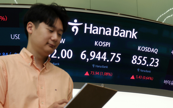 美반도체주 반등에 코스피 6900선 회복…외국인 순매수 전환[개장시황]