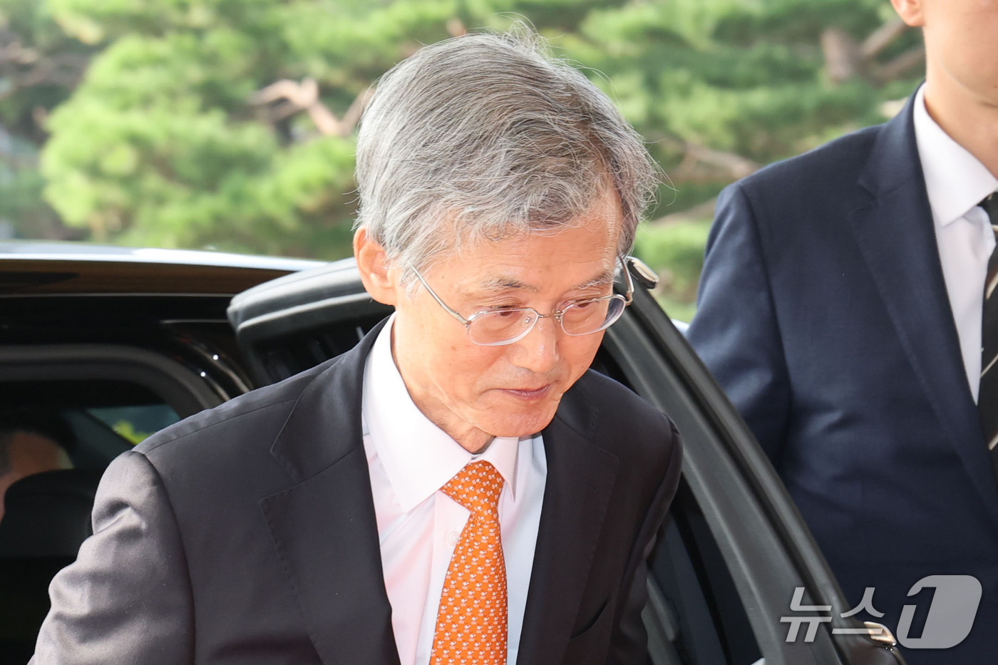 (서울=뉴스1) 이광호 기자 = 조희대 대법원장이 30일 오전 서울 서초구 대법원으로 출근하고 있다. 2026.9.30/뉴스1