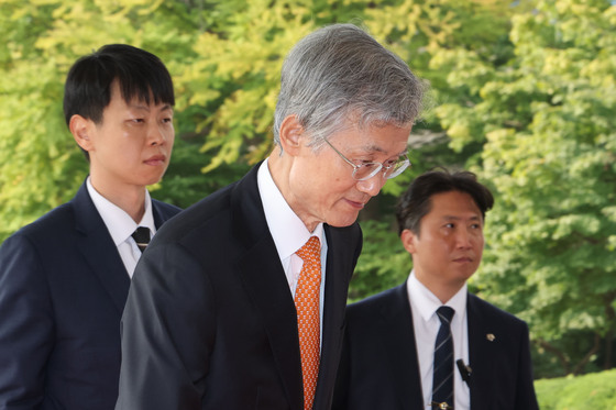 출근하는 조희대 대법원장