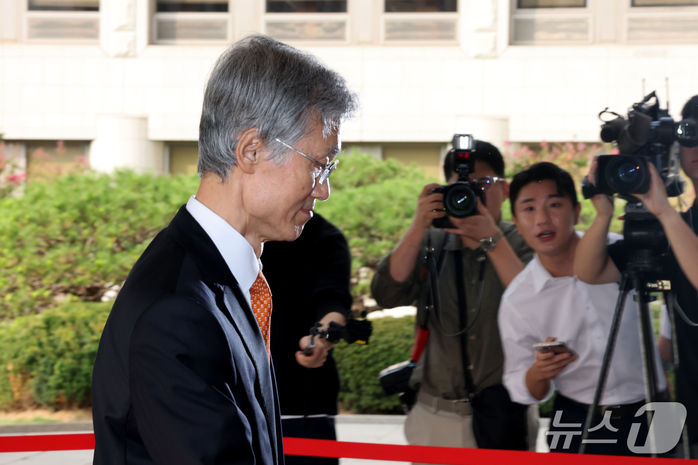 (서울=뉴스1) 이광호 기자 = 조희대 대법원장이 30일 오전 서울 서초구 대법원으로 출근하고 있다. 2026.9.30/뉴스1