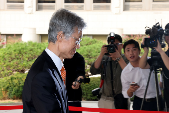 출근하는 조희대 대법원장