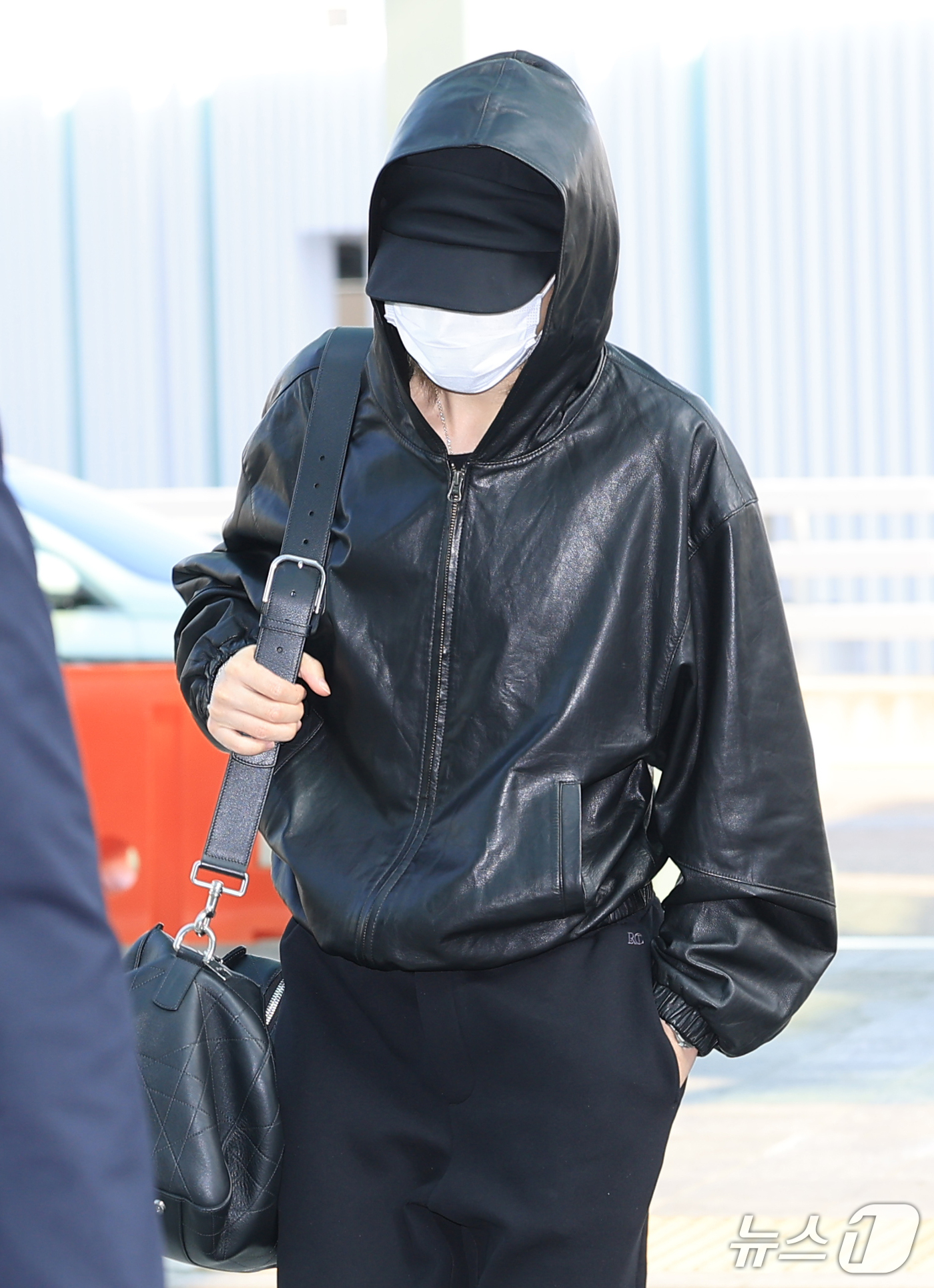 (인천공항=뉴스1) 권현진 기자 = 방탄소년단(BTS) 지민이 해외일정을 위해 30일 인천국제공항을 통해 미국 애틀란타로 출국하고 있다. 2026.9.30/뉴스1