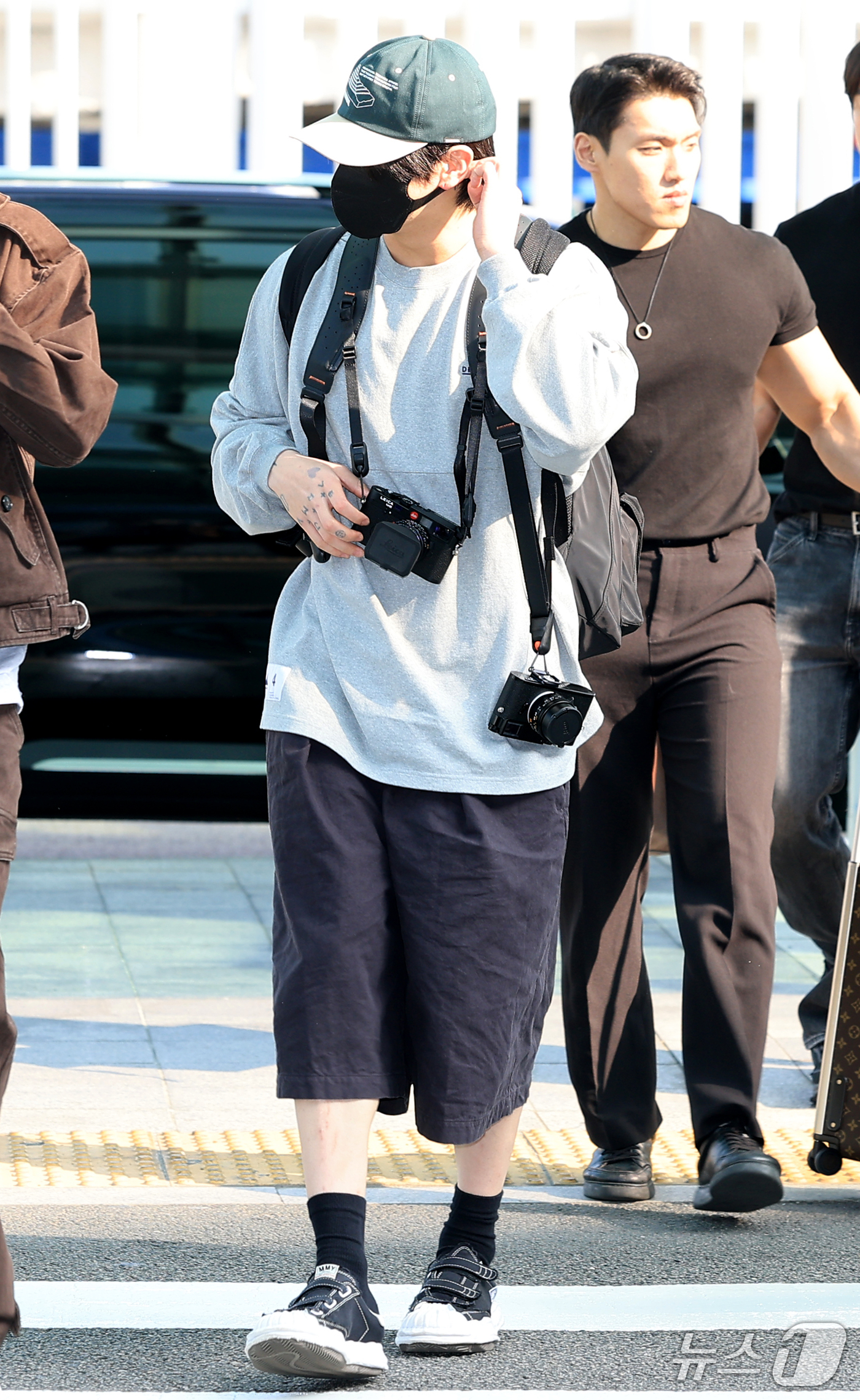 (인천공항=뉴스1) 권현진 기자 = 방탄소년단(BTS) 정국이 해외일정을 위해 30일 인천국제공항을 통해 미국 애틀란타로 출국하고 있다. 2026.9.30/뉴스1