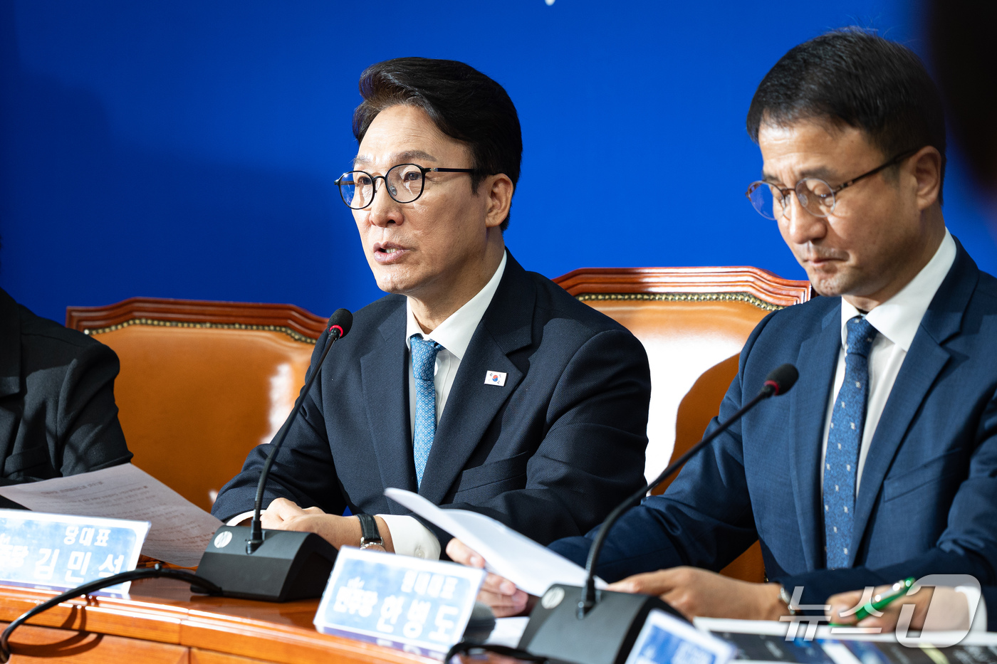 (서울=뉴스1) 유승관 기자 = 김민석 더불어민주당 대표가 30일 서울 여의도 국회에서 열린 최고위원회의에서 발언하고 있다. 2026.9.30/뉴스1