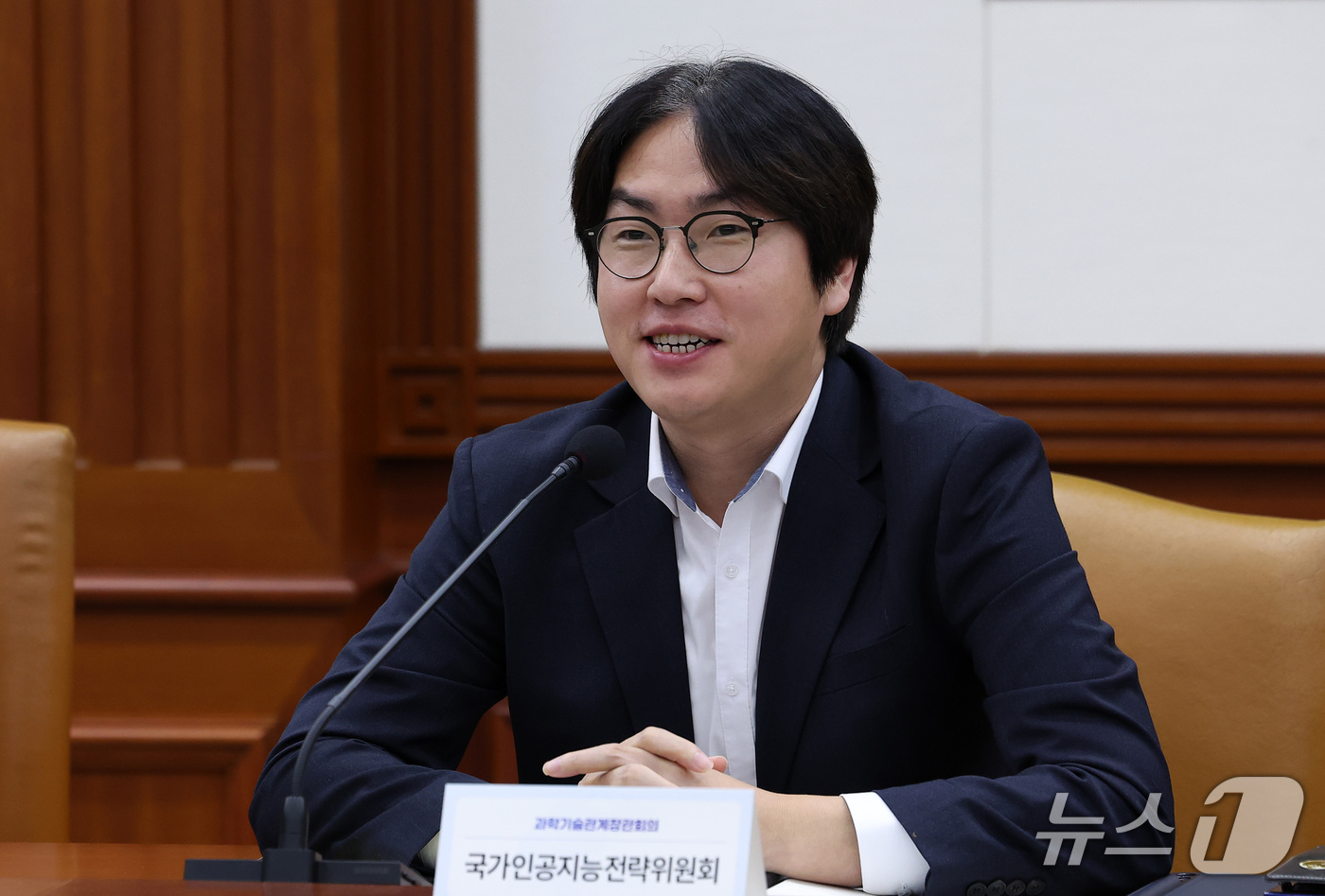 (서울=뉴스1) 김성진 기자 = 하정우 국가인공지능전략위원회 부위원장이 30일 서울 종로구 정부서울청사에서 제13회 과학기술관계장관회의에서 발언하고 있다.