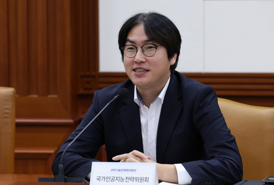 하정우 "AI 개발 늦추기보다 안전 역량 갖춰야"