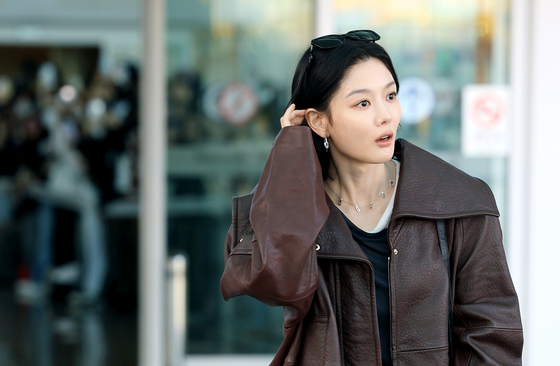 김유정, 공항 여신