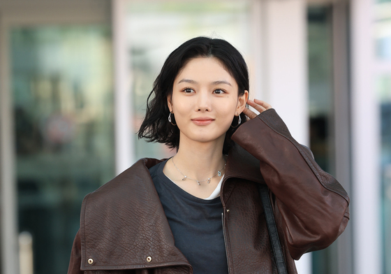 김유정, 솔방울 키링 눈길