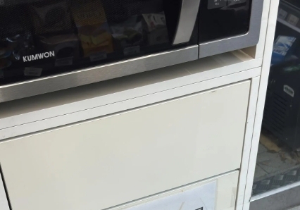 "제발 개똥은 버리지 말라"…편의점 사장의 간절한 호소, 무슨 사연?