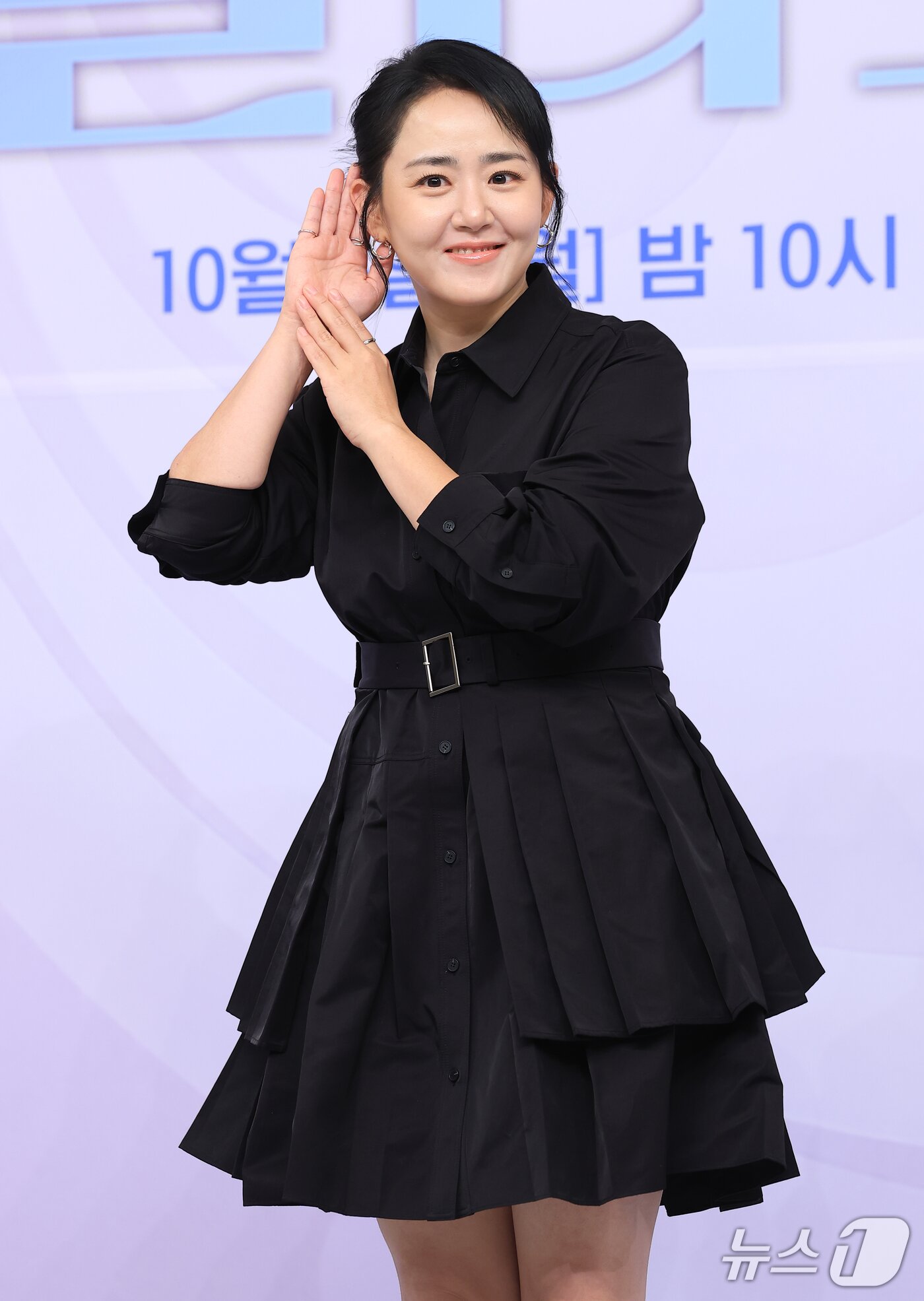 본문 이미지 - 배우 문근영이 30일 서울 양천구 목동 SBS에서 열린 SBS 예능프로그램 '우리들의 발라드2' 제작발표회에 참석해 포즈를 취하고 있다. ⓒ 뉴스1 권현진 기자