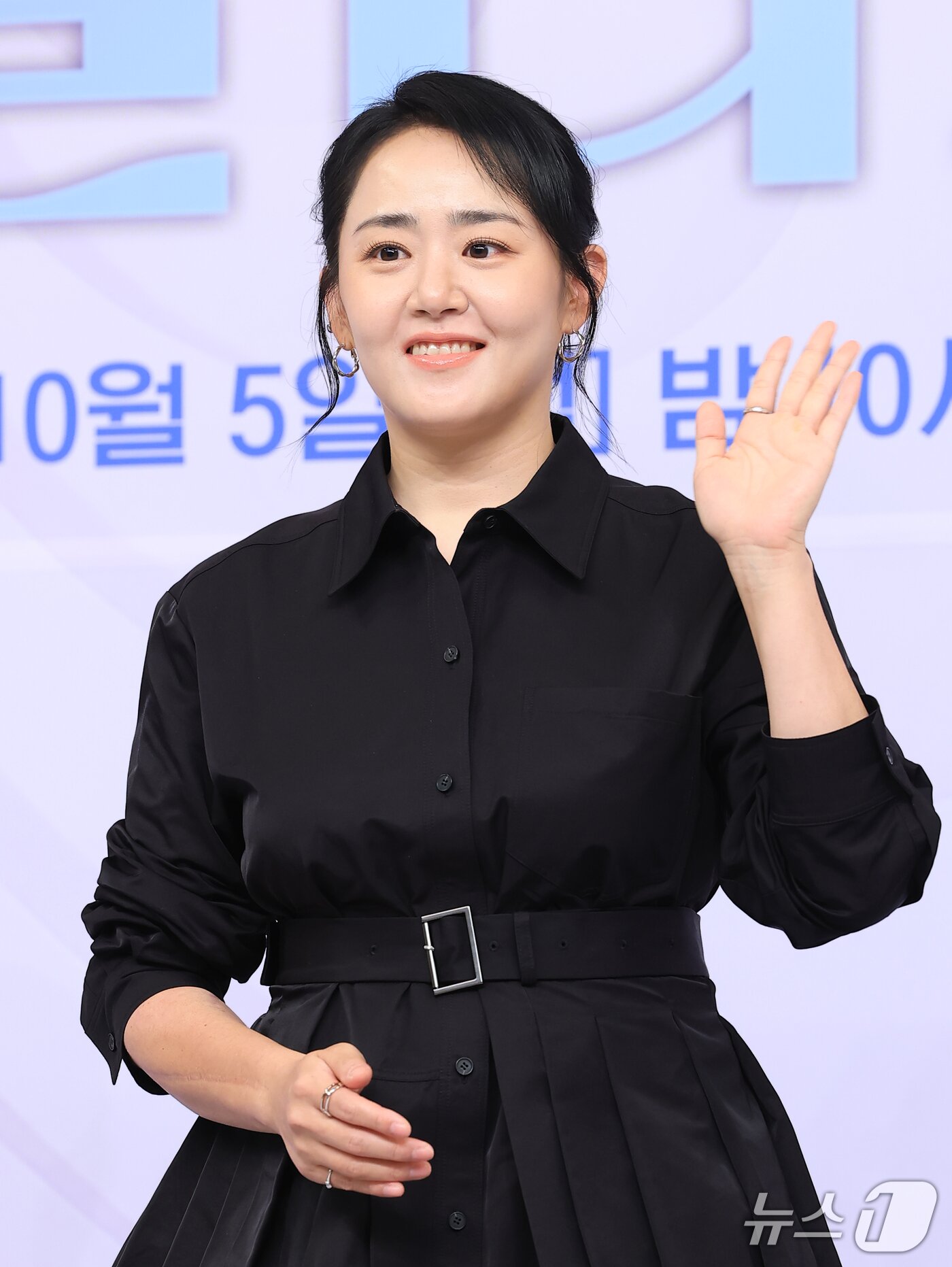 본문 이미지 - 배우 문근영이 30일 서울 양천구 목동 SBS에서 열린 SBS 예능프로그램 '우리들의 발라드2' 제작발표회에 참석해 포즈를 취하고 있다. 2026.9.30 ⓒ 뉴스1 권현진 기자