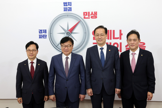 국민의힘 원내대표 만난 이형일 부총리