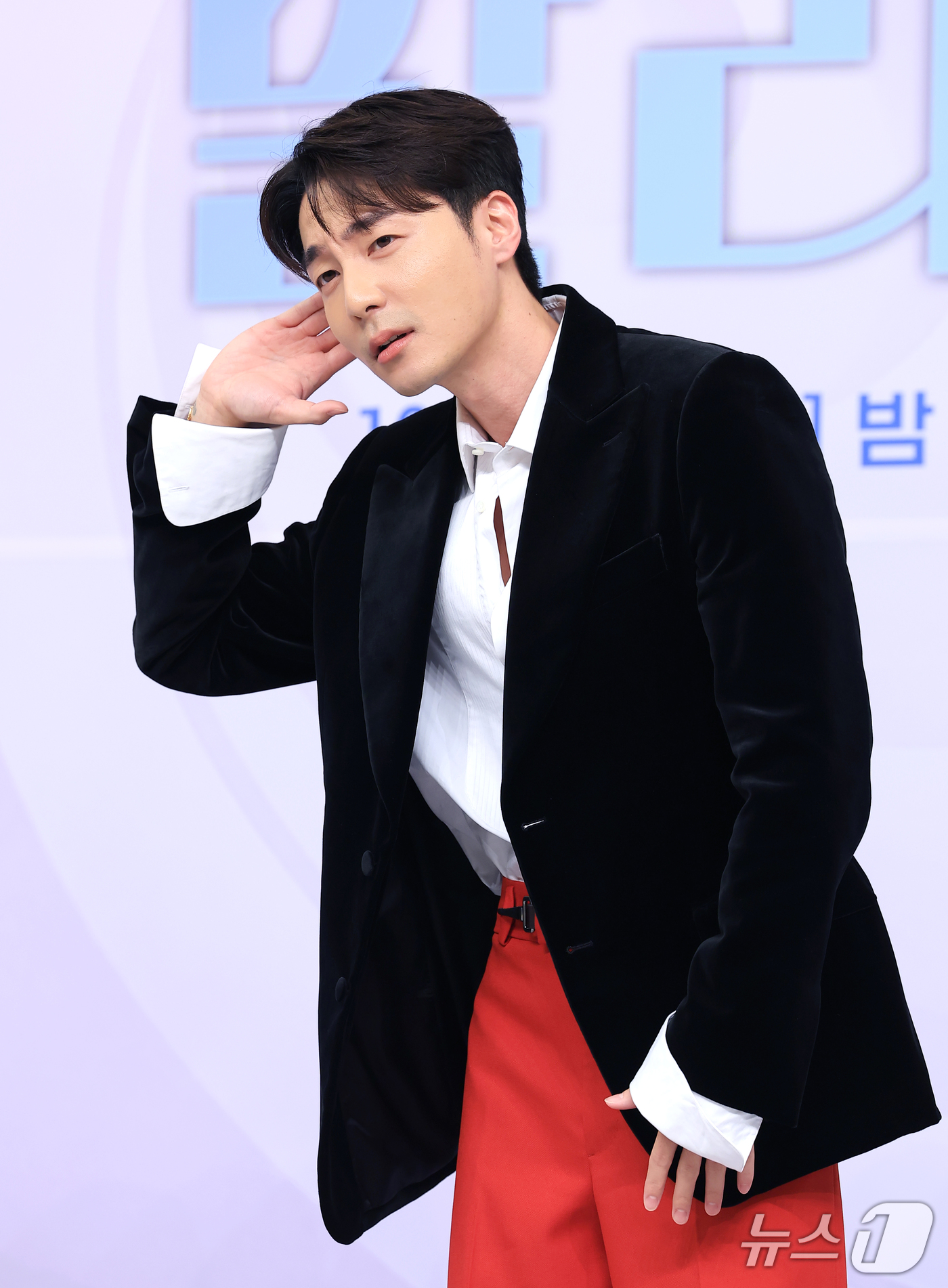 (서울=뉴스1) 권현진 기자 = 가수 로이킴이 30일 서울 양천구 목동 SBS에서 열린 SBS 예능프로그램 '우리들의 발라드2' 제작발표회에 참석해 포즈를 취하고 있다. 2026. …