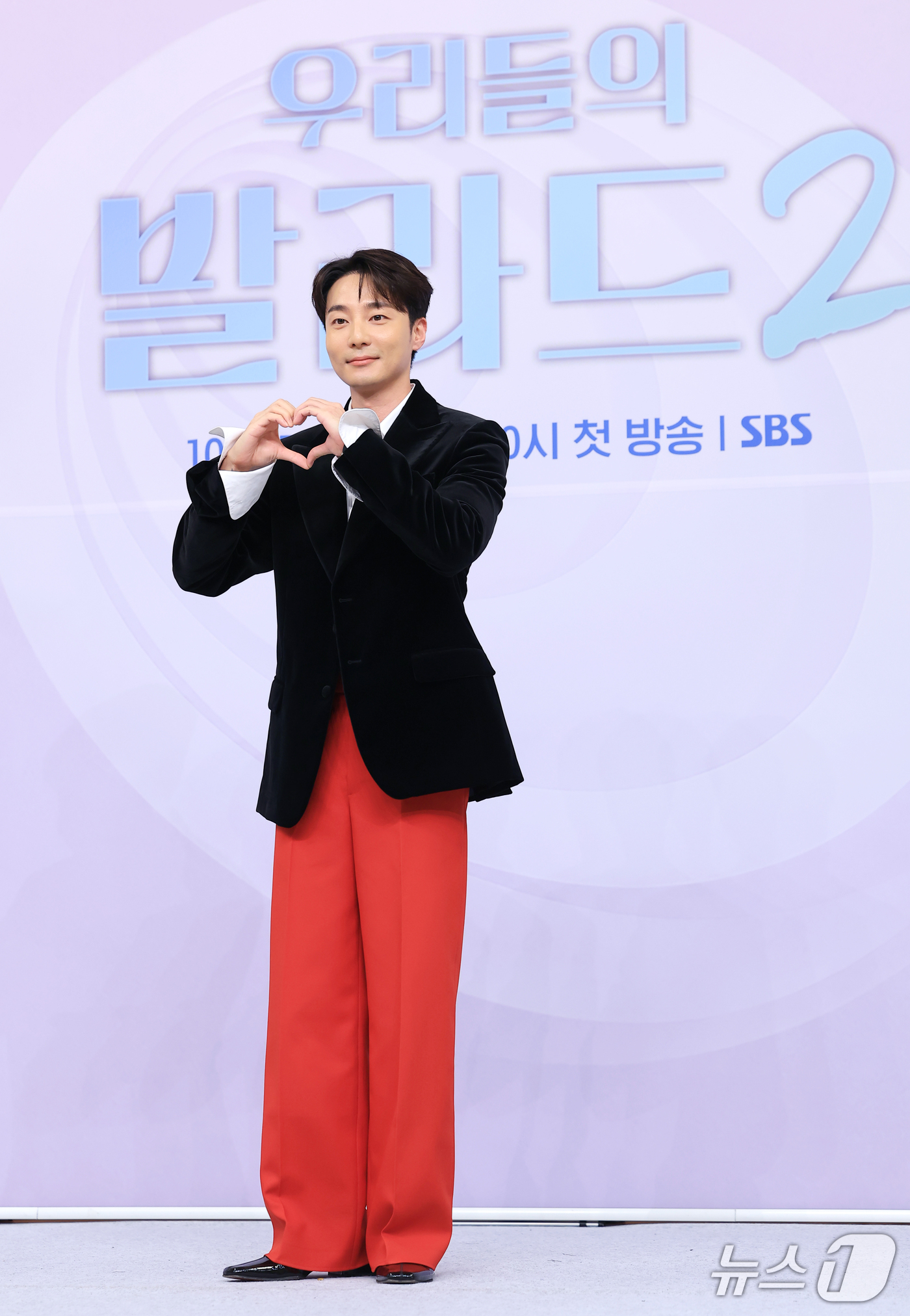 (서울=뉴스1) 권현진 기자 = 가수 로이킴이 30일 서울 양천구 목동 SBS에서 열린 SBS 예능프로그램 '우리들의 발라드2' 제작발표회에 참석해 포즈를 취하고 있다. 2026. …