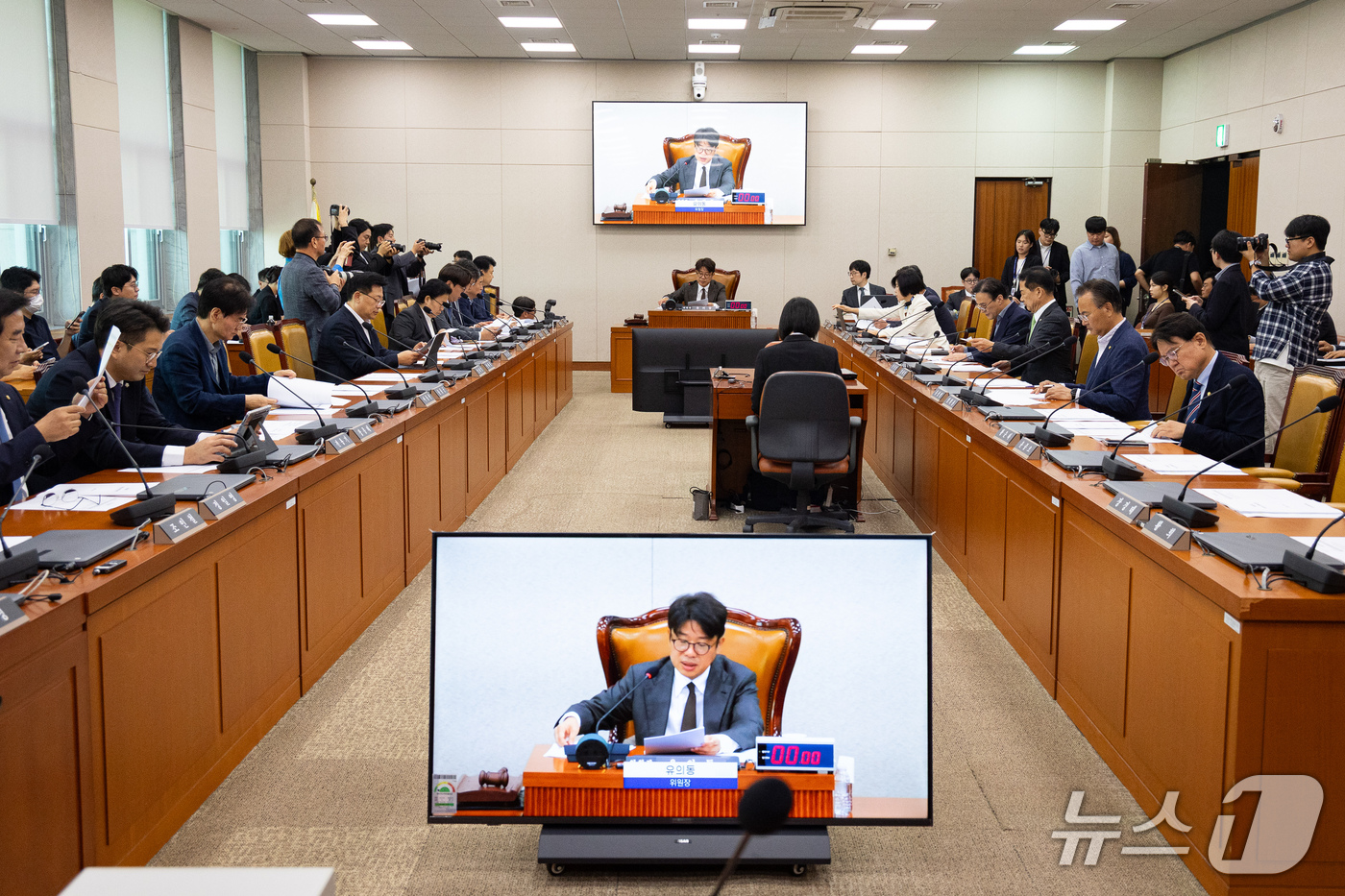 (서울=뉴스1) 유승관 기자 = 유의동 국회 국토교통위원장이 30일 서울 여의도 국회에서 열린 제439회 국회(정기회) 국토교통위원회 제4차 전체회의를 주재하고 있다. 2026.9 …