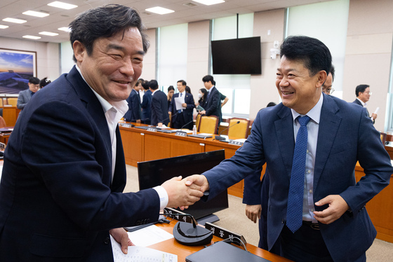 미소 짓는 국토위 여야 간사