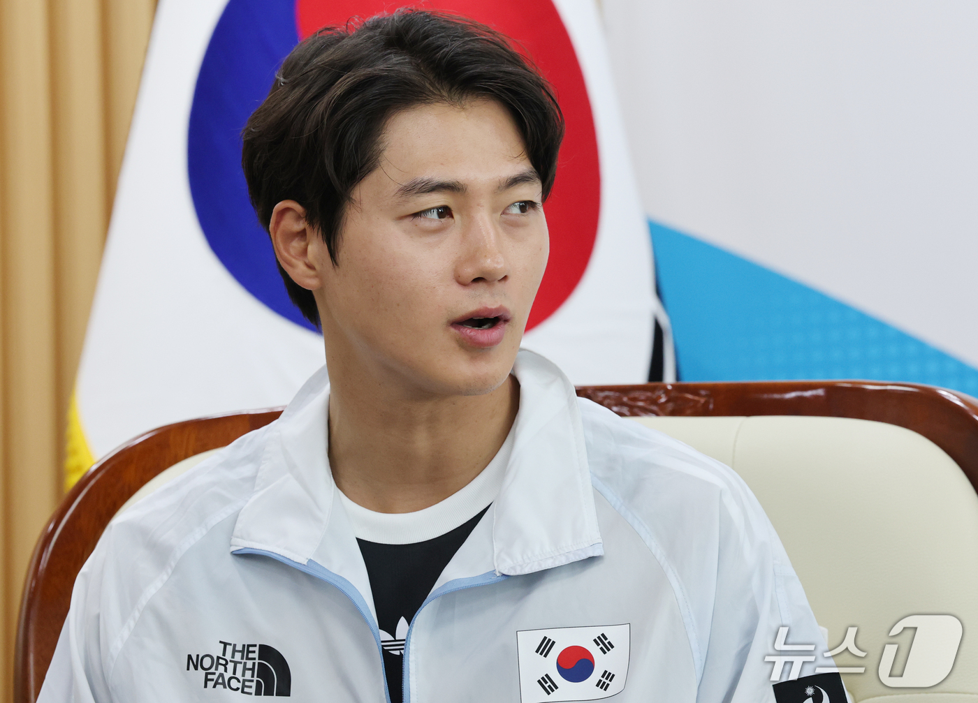 (대전=뉴스1) 김기태 기자 = 오상욱 펜싱 선수가 30일 대전시청 접견실에서 열린 2026 아이치 나고야 아시안게임에서 메달을 획득한 대전시 소속 선수 격려행사에서 소감을 밝히고 …