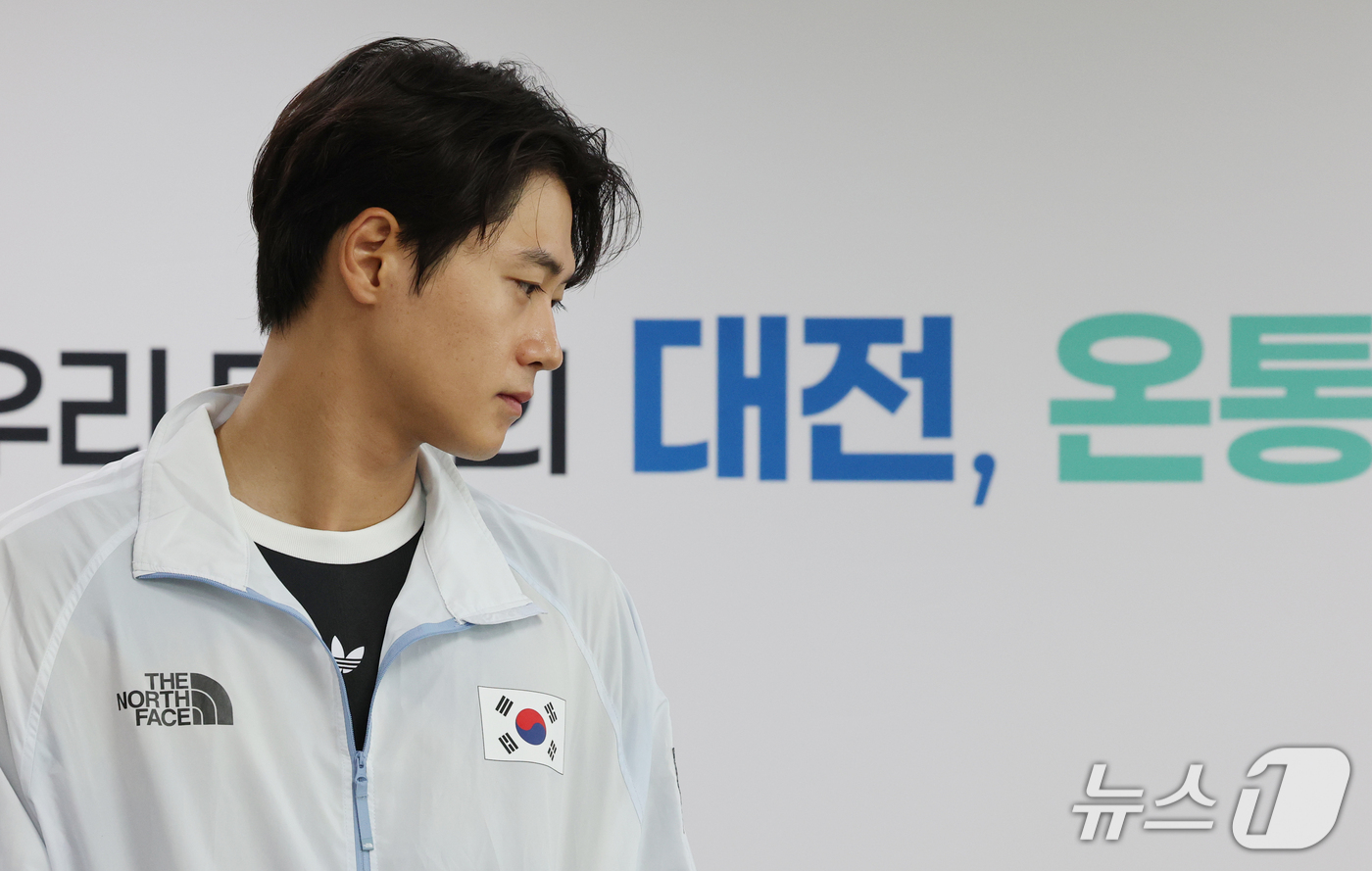 (대전=뉴스1) 김기태 기자 = 오상욱 펜싱 선수가 30일 대전시청 접견실에서 열린 2026 아이치 나고야 아시안게임에서 메달을 획득한 대전시 소속 선수 격려행사에 참석하고 있다. …