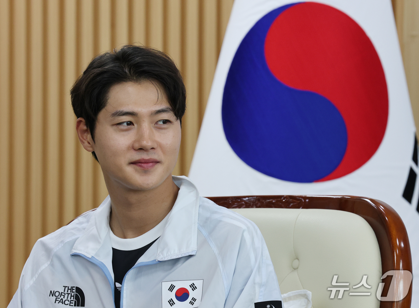 (대전=뉴스1) 김기태 기자 = 오상욱 펜싱 선수가 30일 대전시청 접견실에서 열린 2026 아이치 나고야 아시안게임에서 메달을 획득한 대전시 소속 선수 격려행사에서 소감을 밝히고 …
