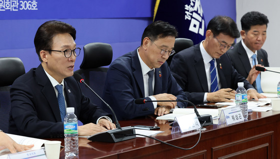 인사말하는 김민석 대표