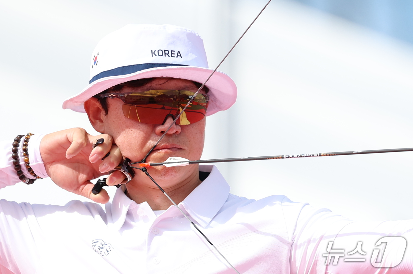 (오카자키=뉴스1) 안은나 기자 = 대한민국 최용희가 30일 일본 오카자키 중앙종합공원 다목적광장에서 열린 2026 아이치·나고야 아시안게임 양궁 컴파운드 혼성 단체전 결승에서 인 …