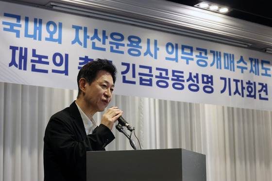 인사말하는 이채원 의장