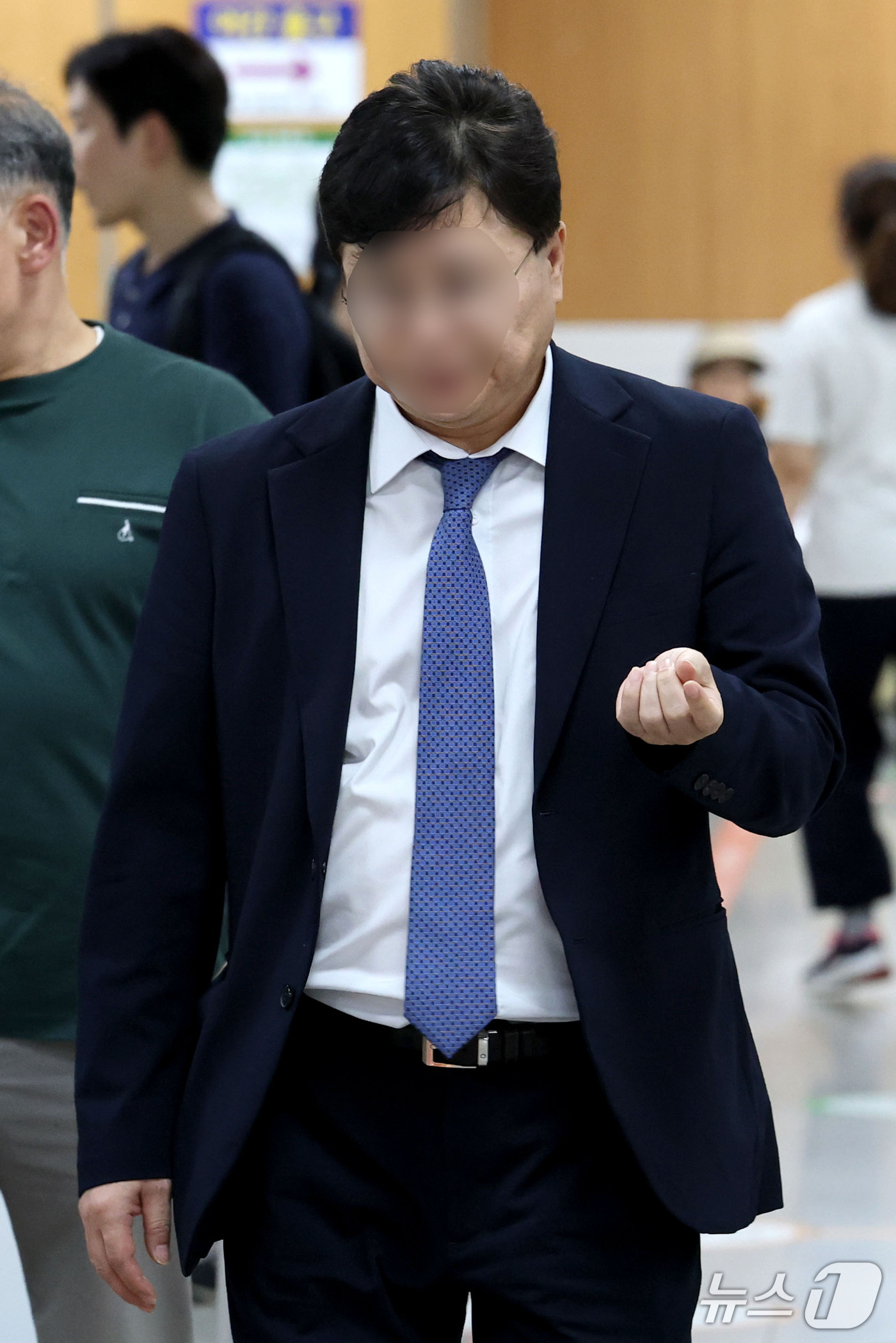 (서울=뉴스1) 이광호 기자 = 김승원 전 법무부 장관 후보자의 '신약 청탁 의혹' 핵심 인물로 지목된 제약업체 제넨셀 창업주 강 모 씨가 30일 오후 서울 서초구 서울고등법원에서 …