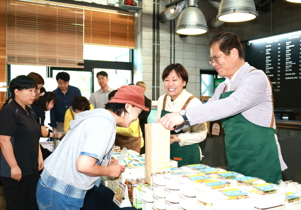 전주 찾은 송미령 장관 "산단 근로자 천원의 밥상, 적극 지원"