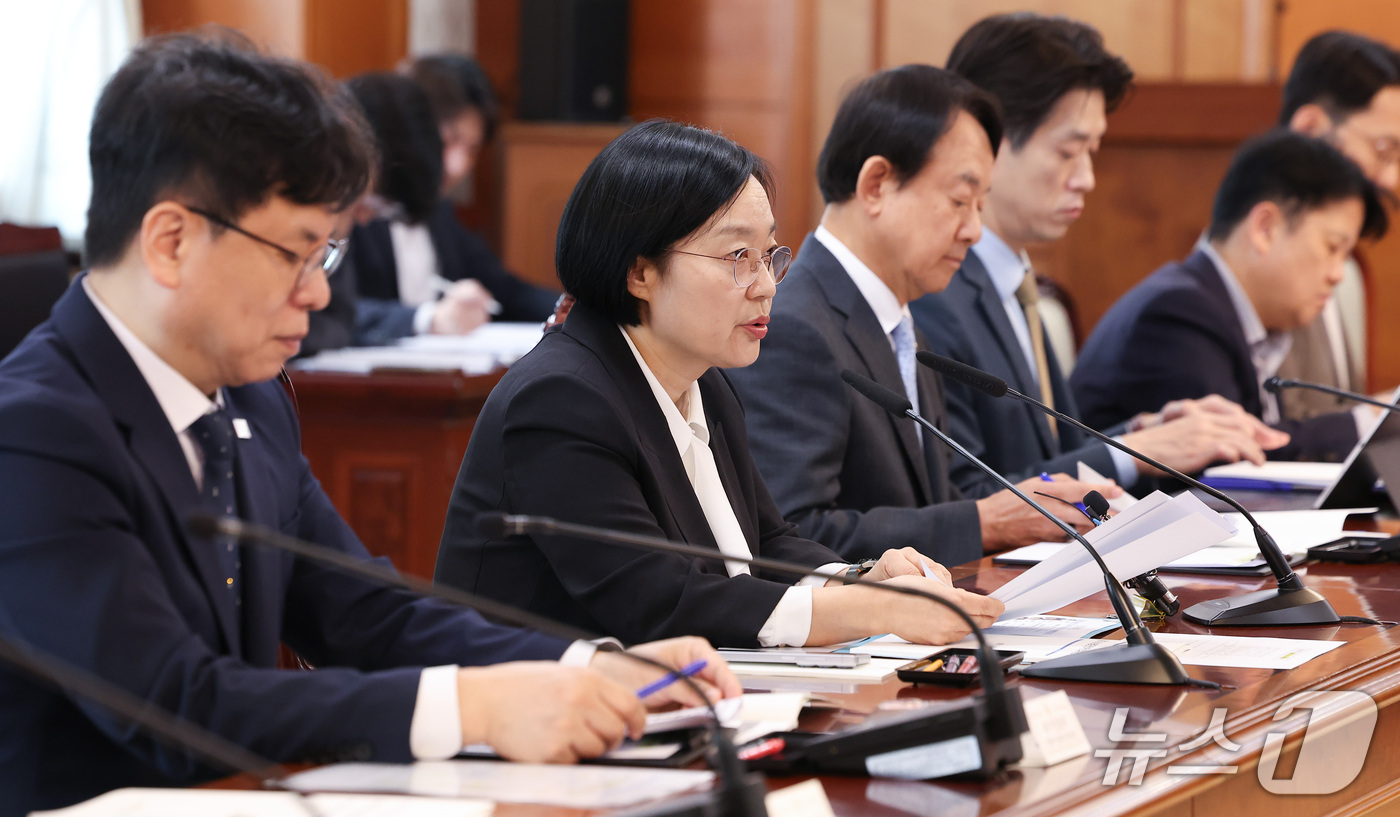 (서울=뉴스1) 김성진 기자 = 한성숙 국무총리가 30일 서울 종로구 정부서울청사에서 열린 제9차 국가첨단전략산업위원회에서 모두발언을 하고 있다. 2026.9.30/뉴스1