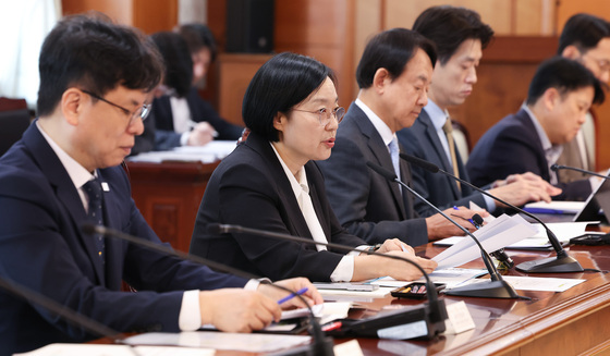 한성숙 총리, 국가첨단전략산업위원회 주재