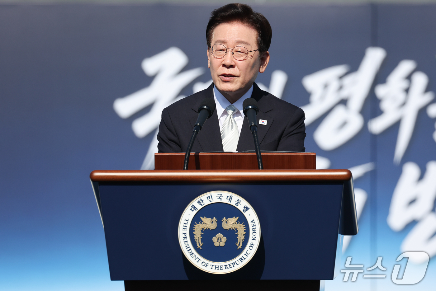 (울산=뉴스1) 이재명 기자 = 이재명 대통령이 30일 울산에서 열린 대호김종서함 진수식에서 축사를 하고 있다. 2026.9.30/뉴스1