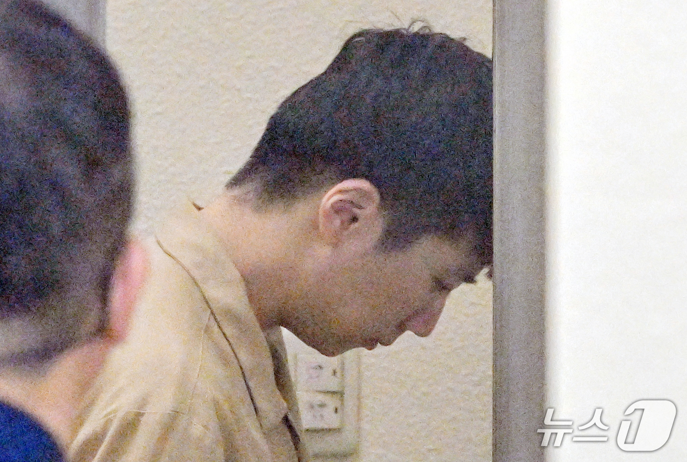 (광주=뉴스1) 김태성 기자 = 성폭력범죄의 처벌 등에 관한 특례법 위반(강간 등 살인) 혐의로 기소된 장윤기가 30일 1심 선고 공판을 받기위해 광주지법에 출석하고 있다. (공동 …