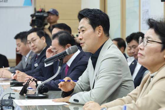 농민 찾은 장동혁 "李, 농지조사 지나치게 집착…다른 목적 있을 것"