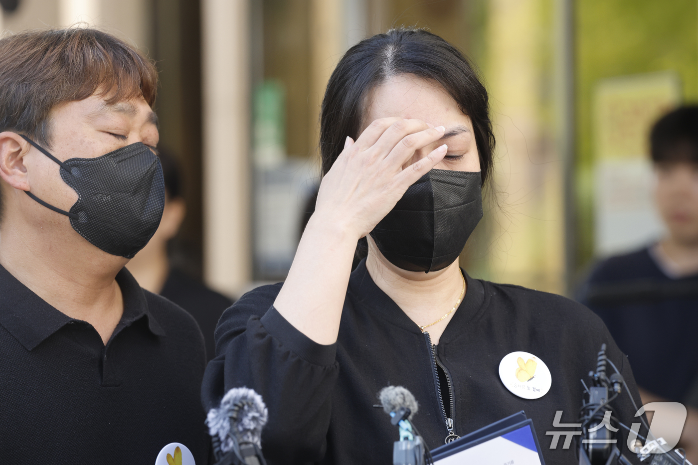 (광주=뉴스1) 김태성 기자 = 30일 여고생 이채원 양을 살해한 장윤기(23)에게 무기징역이 선고된 후 광주지법 앞에서 이채원 양의 유가족이 입장을 밝히고 있다. 2026.9.3 …