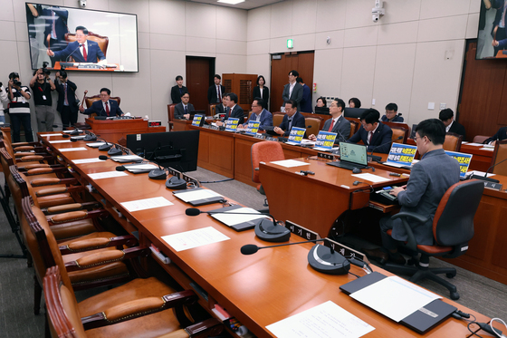 野, 외통위 단독 개회…"李 대북송금 혐의에 북한 눈치 의심"