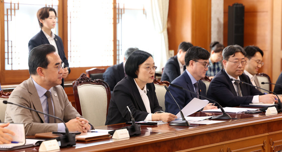범부처 주택 신속공급 점검회의 모두발언하는 한성숙 총리